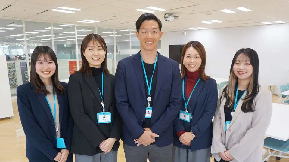 採用チーム集合写真